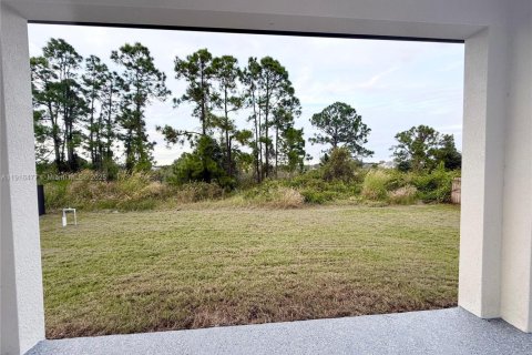 House in Lehigh Acres, Florida 3 bedrooms, 162.3 sq.m. № 2019215 - photo 29