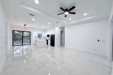 House in Lehigh Acres, Florida 3 bedrooms, 162.3 sq.m. № 2019215 - photo 16