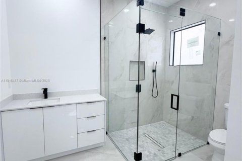 House in Lehigh Acres, Florida 3 bedrooms, 162.3 sq.m. № 2019215 - photo 19