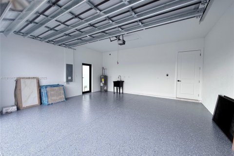 House in Lehigh Acres, Florida 3 bedrooms, 162.3 sq.m. № 2019215 - photo 5