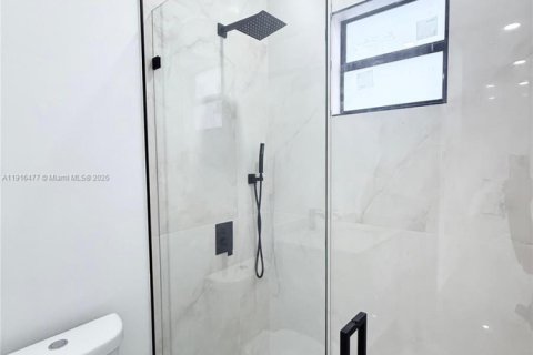 House in Lehigh Acres, Florida 3 bedrooms, 162.3 sq.m. № 2019215 - photo 28