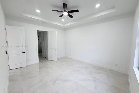 House in Lehigh Acres, Florida 3 bedrooms, 162.3 sq.m. № 2019215 - photo 25