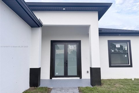 House in Lehigh Acres, Florida 3 bedrooms, 162.3 sq.m. № 2019215 - photo 9