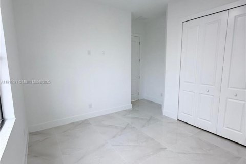 House in Lehigh Acres, Florida 3 bedrooms, 162.3 sq.m. № 2019215 - photo 27