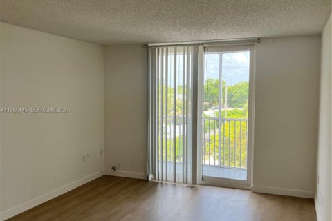 Condo in North Miami Beach, Florida, 1 bedroom  № 2173393 - photo 9