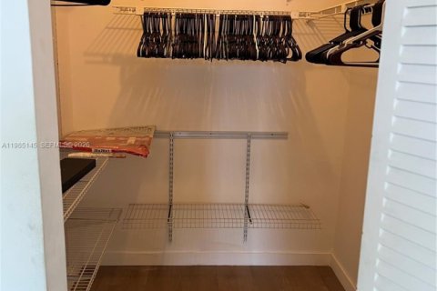 Condo in North Miami Beach, Florida, 1 bedroom  № 2173393 - photo 15