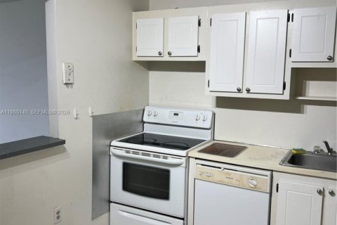 Condo in North Miami Beach, Florida, 1 bedroom  № 2173393 - photo 7