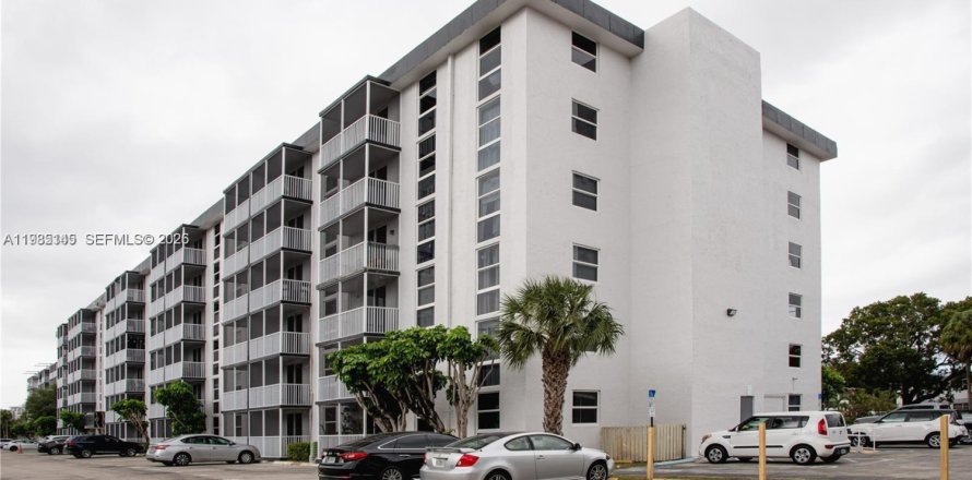 Condo in North Miami Beach, Florida, 1 bedroom  № 2173393