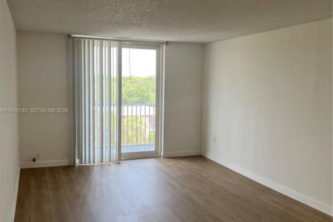 Condo in North Miami Beach, Florida, 1 bedroom  № 2173393 - photo 8