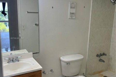 Condo in North Miami Beach, Florida, 1 bedroom  № 2173393 - photo 12