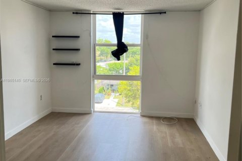 Condo in North Miami Beach, Florida, 1 bedroom  № 2173393 - photo 14