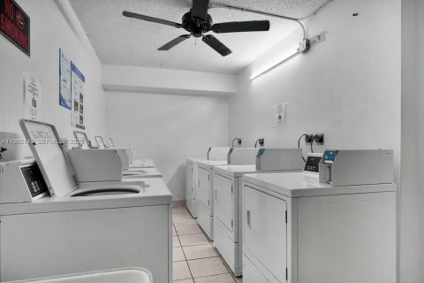 Condo in North Miami Beach, Florida, 1 bedroom  № 2173393 - photo 23