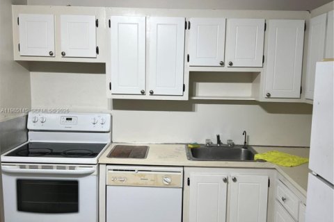 Condo in North Miami Beach, Florida, 1 bedroom  № 2173393 - photo 4