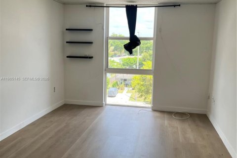 Condo in North Miami Beach, Florida, 1 bedroom  № 2173393 - photo 13