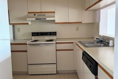 Condo in Miami, Florida, 2 bedrooms  № 1863005 - photo 5