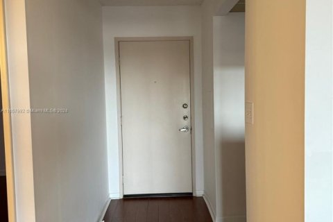 Condo in Miami, Florida, 2 bedrooms  № 1863005 - photo 11