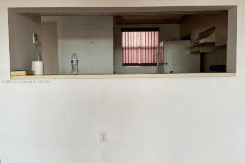 Condo in Miami, Florida, 2 bedrooms  № 1863005 - photo 10