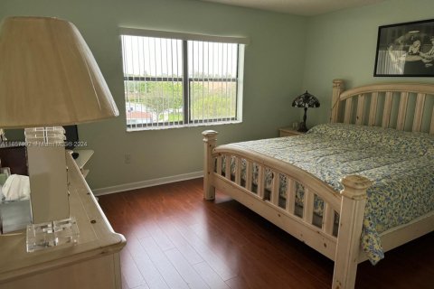 Condo in Miami, Florida, 2 bedrooms  № 1863005 - photo 3