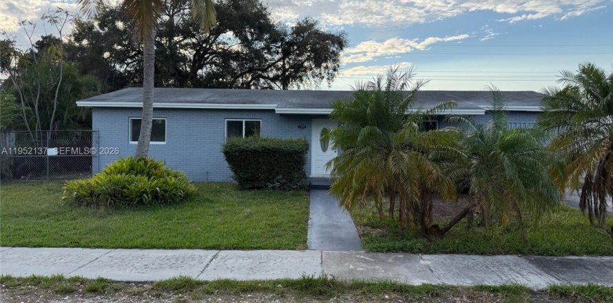 Дом в Майами, Флорида 3 спальни, 102.19м2 № 2008469