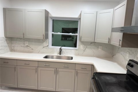 Купить виллу или дом в Майами, Флорида 3 спальни, 102.19м2, № 2008469 - фото 9