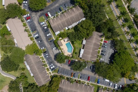 Condo in Sunrise, Florida, 2 bedrooms  № 1727805 - photo 25