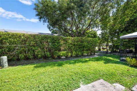 Condo in Sunrise, Florida, 2 bedrooms  № 1727805 - photo 22