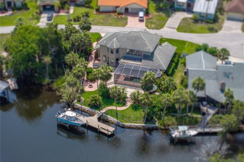 House in Homosassa, Florida 4 bedrooms, 363.53 sq.m. № 1769981 - photo 4