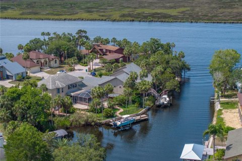 House in Homosassa, Florida 4 bedrooms, 363.53 sq.m. № 1769981 - photo 2