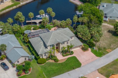 House in Homosassa, Florida 4 bedrooms, 363.53 sq.m. № 1769981 - photo 6