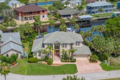 House in Homosassa, Florida 4 bedrooms, 363.53 sq.m. № 1769981 - photo 7