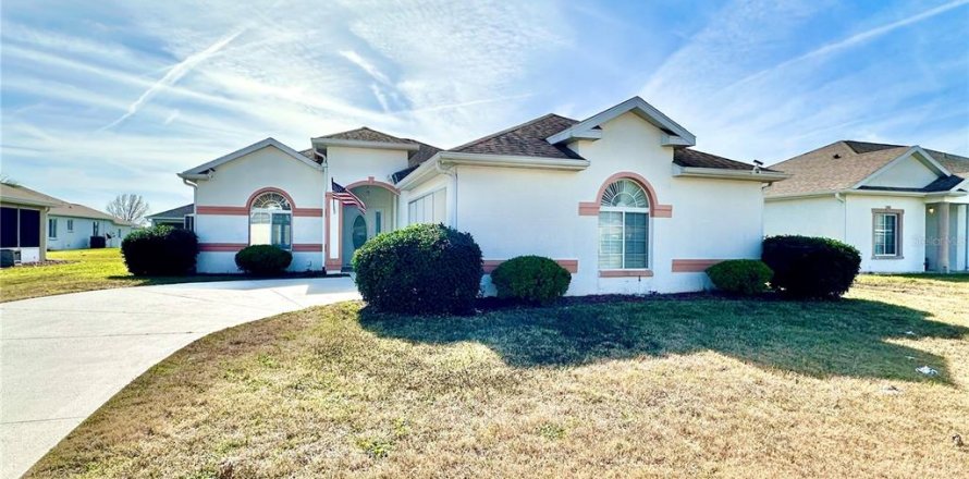 House in Ocala, Florida 3 bedrooms, 139.26 sq.m. № 2220522