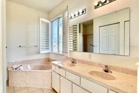 House in Ocala, Florida 3 bedrooms, 139.26 sq.m. № 2220522 - photo 10