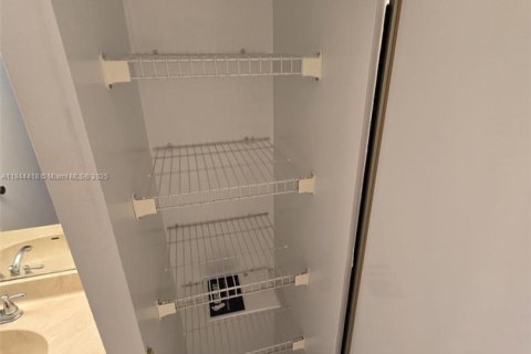 Condominio en venta en Orlando, Florida, 2 dormitorios № 1962569 - foto 8