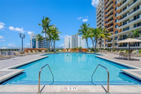 Apartment in Miami, Florida 2 bedrooms, 92.9 sq.m. № 1792403 - photo 28