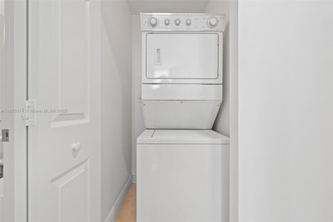 Apartment in Miami, Florida 2 bedrooms, 92.9 sq.m. № 1792403 - photo 13