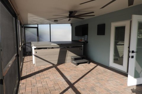 House in Tampa, Florida 3 bedrooms, 174.66 sq.m. № 2296425 - photo 18