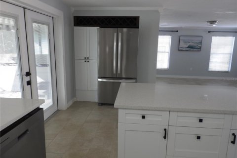 House in Tampa, Florida 3 bedrooms, 174.66 sq.m. № 2296425 - photo 10