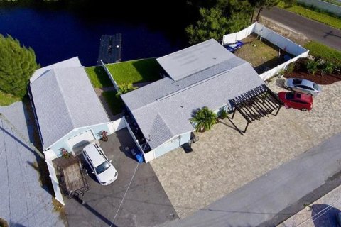 House in Tampa, Florida 3 bedrooms, 174.66 sq.m. № 2296425 - photo 30