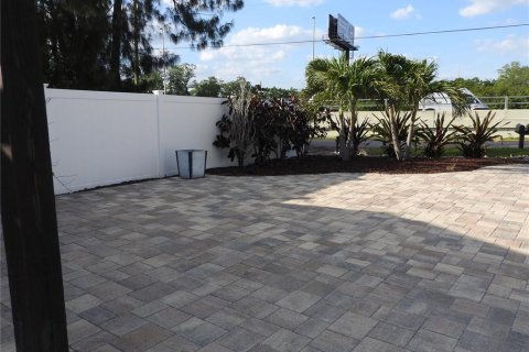 House in Tampa, Florida 3 bedrooms, 174.66 sq.m. № 2296425 - photo 6