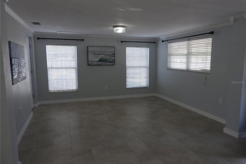 House in Tampa, Florida 3 bedrooms, 174.66 sq.m. № 2296425 - photo 11
