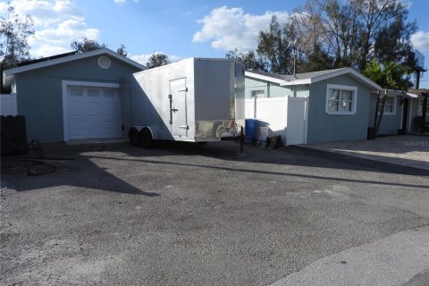 House in Tampa, Florida 3 bedrooms, 174.66 sq.m. № 2296425 - photo 3