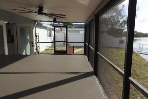 House in Tampa, Florida 3 bedrooms, 174.66 sq.m. № 2296425 - photo 19