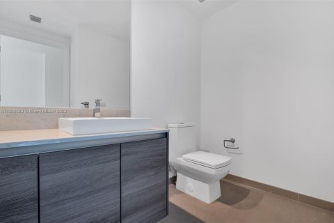 Condominio en venta en Miami, Florida, 4 dormitorios, 253.34 m2 № 1702993 - foto 13
