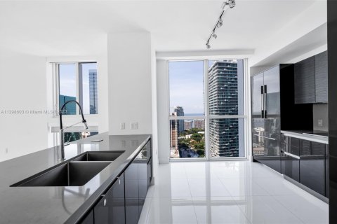 Condominio en venta en Miami, Florida, 4 dormitorios, 253.34 m2 № 1702993 - foto 5