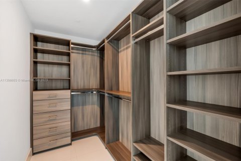 Condominio en venta en Miami, Florida, 4 dormitorios, 253.34 m2 № 1702993 - foto 25