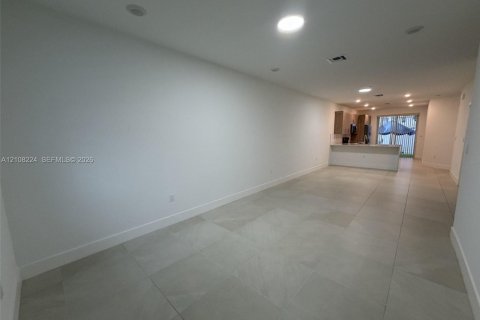 Touwnhouse à louer à Pembroke Pines, Floride: 4 chambres, 180.04 m2 № 2421536 - photo 11