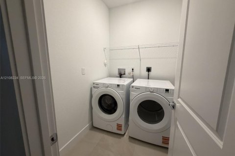 Touwnhouse à louer à Pembroke Pines, Floride: 4 chambres, 180.04 m2 № 2421536 - photo 29