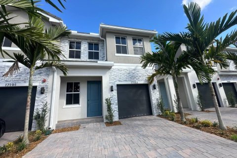Touwnhouse à louer à Pembroke Pines, Floride: 4 chambres, 180.04 m2 № 2421536 - photo 2