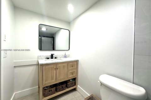 Copropriété à louer à Hallandale Beach, Floride: 2 chambres, 101.45 m2 № 2348476 - photo 13
