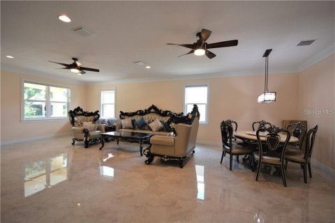 Casa en venta en Orlando, Florida, 4 dormitorios, 309.27 m2 № 1873711 - foto 3